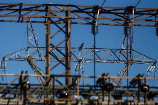 Κορυφώνεται το «μπάχαλο» με τις επιδοτήσεις ρεύματος