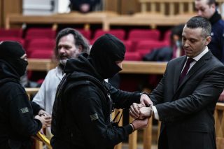 Η πρόταση ΣΥΡΙΖΑ για «μπλόκο» στους νεοναζί
