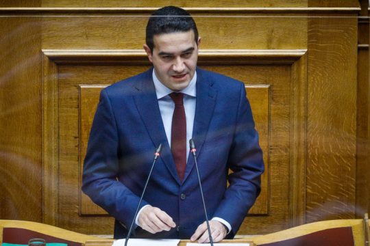 Επιτέθηκε στο «επιτελικό παρακράτος», ζήτησε «ψήφο στο ΠΑΣΟΚ ενάντια στον δικομματισμό»