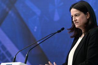 Λόγια του αέρα οι υποσχέσεις για μόνιμους διορισμούς