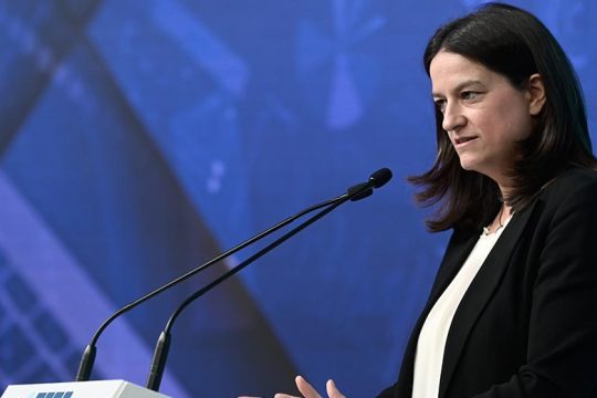 Λόγια του αέρα οι υποσχέσεις για μόνιμους διορισμούς