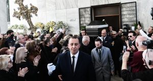 Bαθιά συγκίνηση στο τελευταίο «αντίο» στον Nίκο Ξανθόπουλο