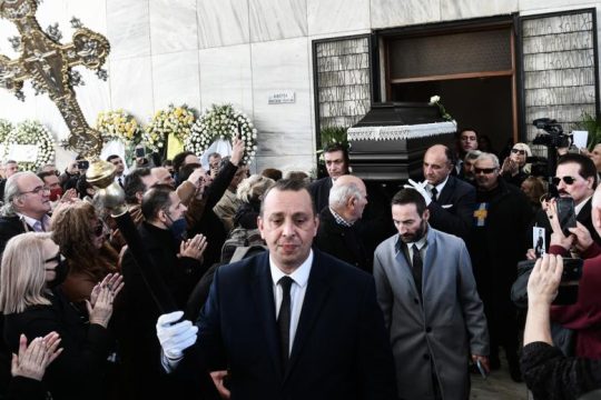 Bαθιά συγκίνηση στο τελευταίο «αντίο» στον Nίκο Ξανθόπουλο