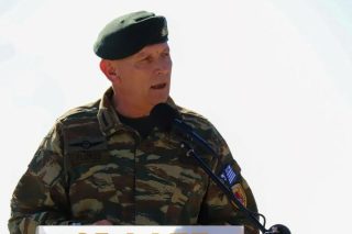 Παράταση θητείας για Φλώρο, νέοι αρχηγοί σε Στρατό Ξηράς και Ναυτικό