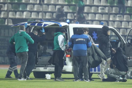 Ένταση και λιποθυμίες από δακρυγόνα μέσα στο γήπεδο του Λεβαδειακού