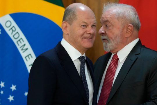 «Καρφί» Λούλα σε Σολτς για το ουκρανικό