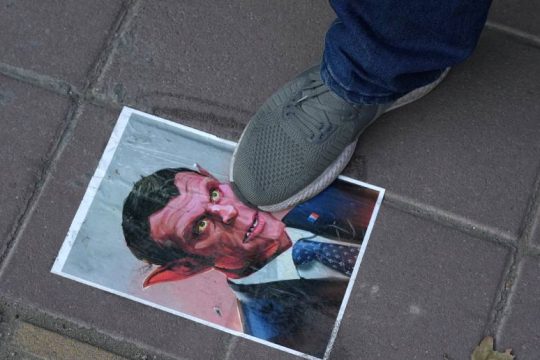Νέα σκίτσα κατά του ιρανικού καθεστώτος από το Charlie Hebdo