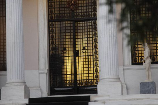 Σε πανικό η κυβέρνηση ενόψει της παρουσίας Τσίπρα στη Βουλή