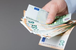 Δουλειά το πρωί, δεύτερη δουλειά το βράδυ