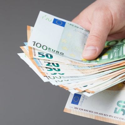 Δουλειά το πρωί, δεύτερη δουλειά το βράδυ