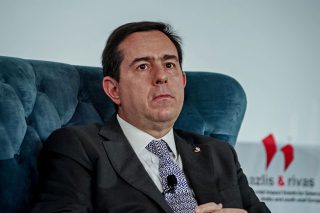 Κακούργα ενηλικίωση