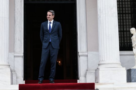 Αναταράξεις στο Μαξίμου - Στη δίνη εσωστρέφειας, σκανδάλων και δημοσκοπικής πτώσης η ΝΔ