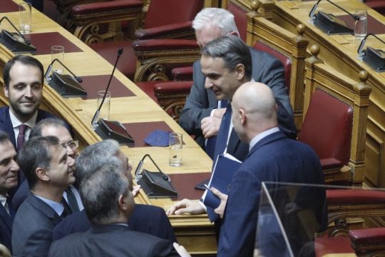 Πορεύονται προς τις εκλογές έχοντας νομιμοποιήσει το σκάνδαλο των υποκλοπών