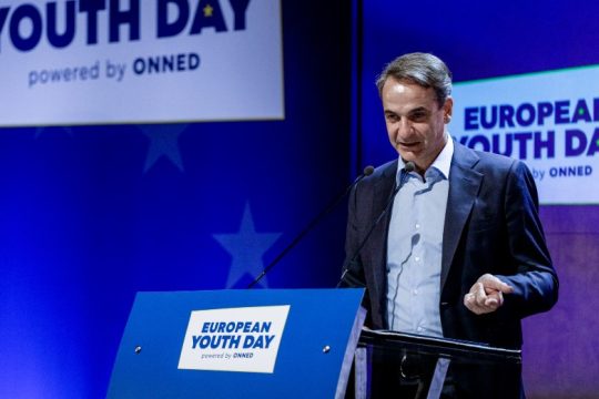 «Παγίδα» και «νάρκη» για τον Μητσοτάκη η απλή αναλογική
