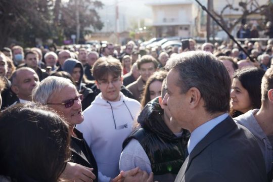 Προεκλογικό «σόου» Μητσοτάκη στην Τανάγρα με ξένα κόλλυβα