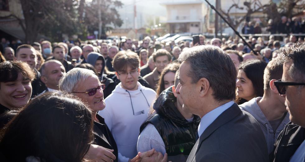 Προεκλογικό «σόου» Μητσοτάκη στην Τανάγρα με ξένα κόλλυβα