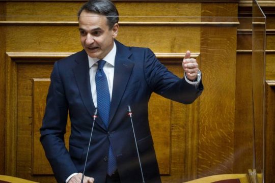 Αυτοθαυμασμός, παραποίηση και καμία απάντηση από τον πρωθυπουργό