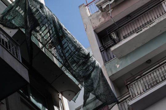 Βόλος: Στο κενό βρέθηκε 41χρονη, κατέρρευσε το μπαλκόνι του σπιτιού της
