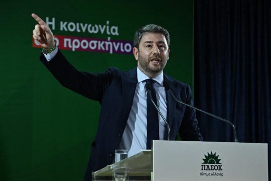 Έκτακτη σύγκληση της Επιτροπής Θεσμών ζητούν Ανδρουλάκης και Κουτσούμπας