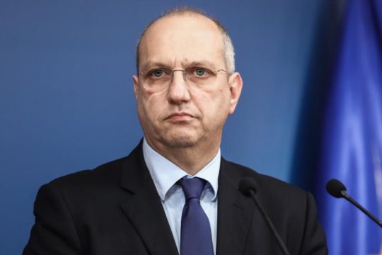 Αντί απάντησης για την παρακολούθηση Φλώρου κατηγορεί πάλι τον ΣΥΡΙΖΑ