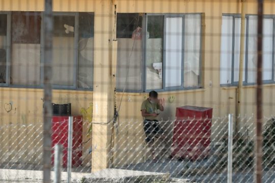 Κάλεσμα για κινητοποίηση εν όψει εκκένωσης του καμπ στα Οινόφυτα