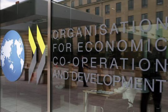 ΟΟΣΑ: Διετία πόνου και ασφυξίας στην Ελλάδα