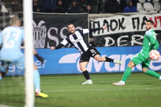 Δύσκολη νίκη για ΠΑΟΚ που έμεινε ζωντανός στο κυνήγι της κορυφής