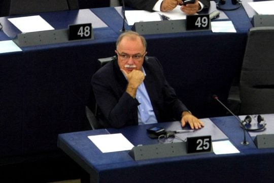 Πέντε μήνες μετά, μια γενικόλογη απάντηση της Κομισιόν για τις υποκλοπές