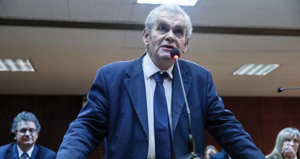 «Είμαι ο εισαγγελέας που συγκρούστηκε με τη διαπλοκή»
