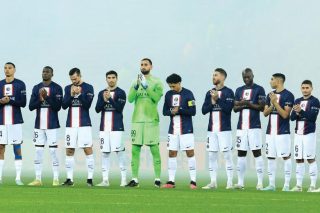 Η βάρκα μπάζει νερά…