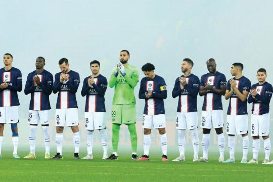 Η βάρκα μπάζει νερά…