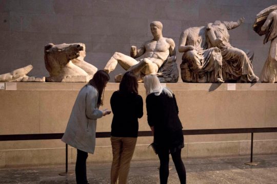 Γλυπτά Παρθενώνα: Οι Βρετανοί επιβεβαιώνουν, η κυβέρνηση οφείλει απαντήσεις