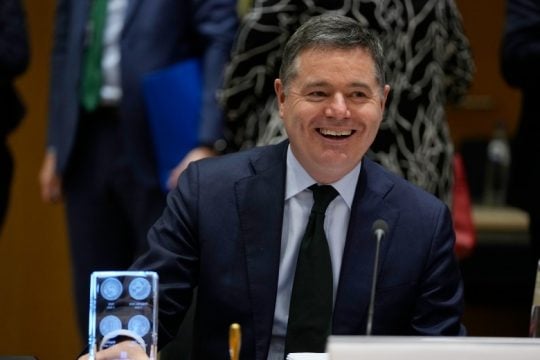 Το Eurogroup ξορκίζει τον κίνδυνο ύφεσης, ζητά έλεγχο των δημόσιων δαπανών