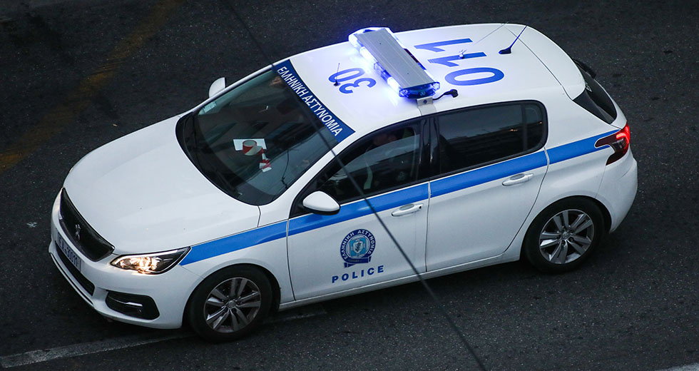 Αξιωματικός της ΕΛ.ΑΣ. καταγγέλλει συγκάλυψη υπόθεσης ναρκωτικών όπου εμπλέκεται συγγενικό πρόσωπο της οικογένειας Τ. Θεοδωρικάκου