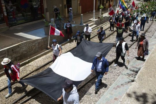 Οι Περουβιανοί μάχονται ακόμα για την πληγωμένη δημοκρατία