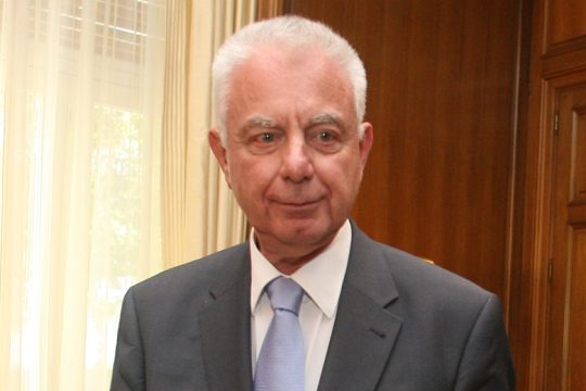 Σέρνεται πίσω από τον Γκλίξμπουργκ