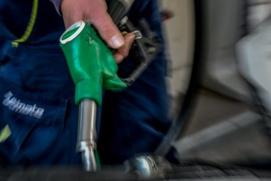 Αυξάνονται οι τιμές στα καύσιμα, απορρίπτεται η χορήγηση Fuel Pass 