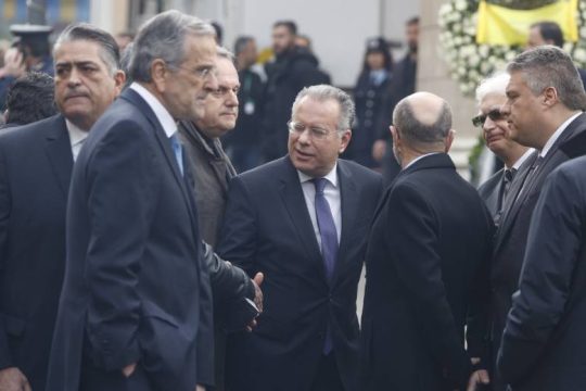 Η «βαθυγάλαζη» πτέρυγα στην κηδεία του έκπτωτου