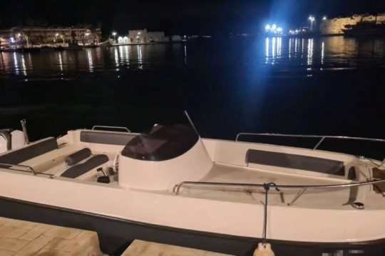 Καταδίωξη και ακινητοποίηση σκάφους με μετανάστες στην Κω