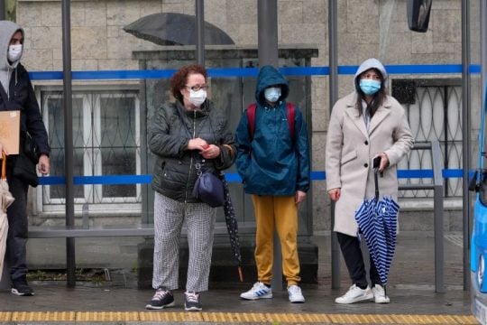 Προς κατάργηση η μάσκα στα μέσα μαζικής μεταφοράς στην Ισπανία