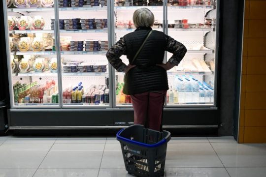 Ξεκινούν οι αιτήσεις για το κουπόνι στα τρόφιμα