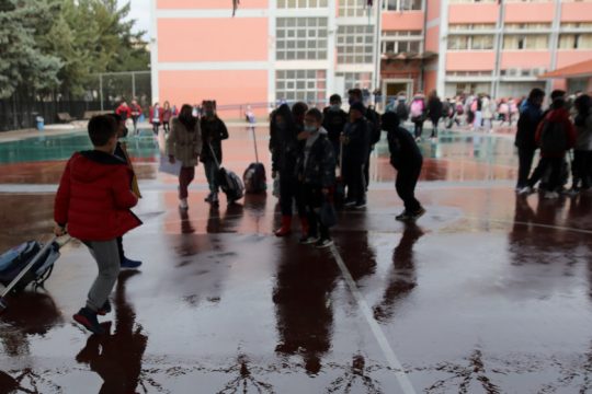 Διευθύντρια σχολείου, τομεάρχης Παιδείας της Ν.Δ., στέλνει στα δικαστήρια εκπαιδευτικούς