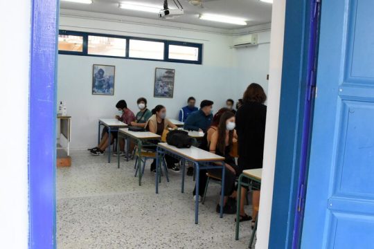 Σχολική «κανονικότητα» οι εξώσεις, οι πλημμύρες και το μάθημα στο σκοτάδι