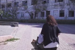 «Αποϊδρυματοποίηση τώρα» για μια ανθρώπινη ζωή 