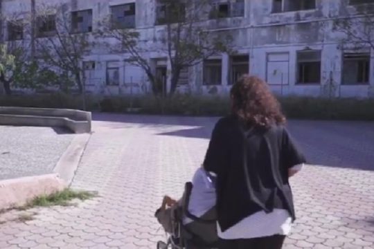 «Αποϊδρυματοποίηση τώρα» για μια ανθρώπινη ζωή 