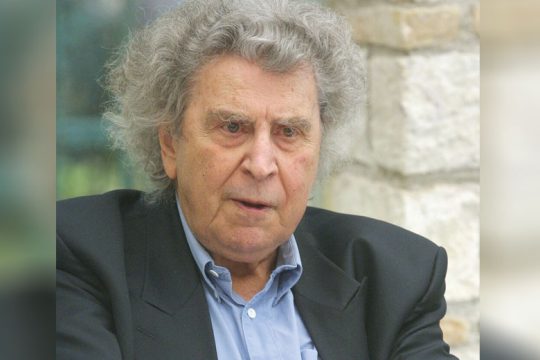 Μετά θάνατον εξορία στον Μίκη