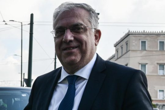 Πιστοί στο δόγμα αποτροπής με το βλέμμα στο ξενοφοβικό ακροατήριο