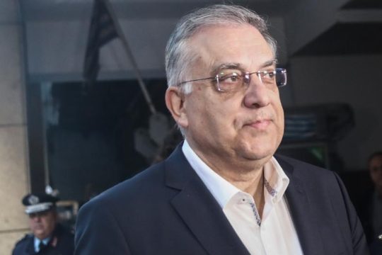 Απειλεί με μηνύσεις ο Θεοδωρικάκος, ενώ πρέπει ο ίδιος να μηνυθεί
