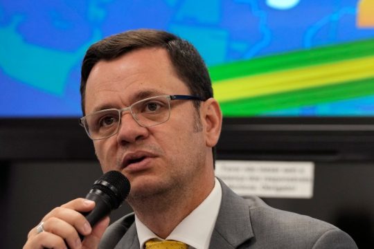 Ως ύποπτος για συνέργεια στα έκτροπα συνελήφθη υπουργός του Μπολσονάρο