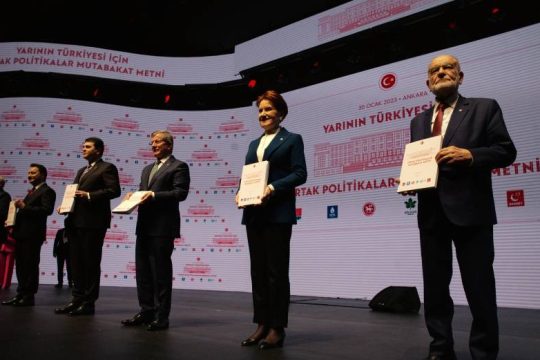 Σεβασμό στο διεθνές δίκαιο και ψαλίδισμα των προεδρικών υπερεξουσιών υπόσχεται η τουρκική αντιπολίτευση